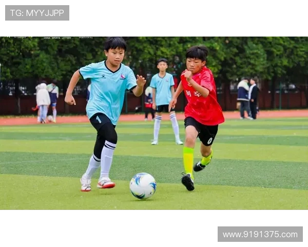 足球明星在绿茵场上的精彩瞬间集锦,感受他们的激情与技巧之美 足球明星在绿茵场上的精彩瞬间集锦,感受他们的激情与技巧之美